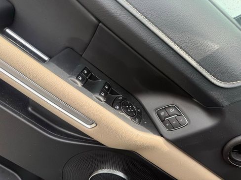 Used 2024 Ford Expedition Limited image 10