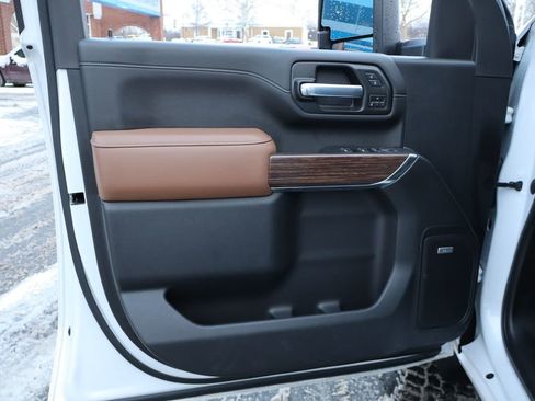 Used 2021 Chevrolet Silverado 2500 High Country w/ Technology Package image 12