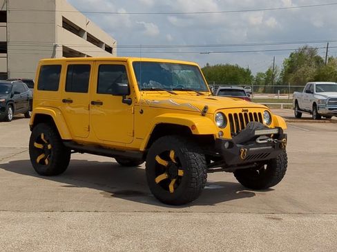 Used 2015 Jeep Wrangler Unlimited Sahara image 3