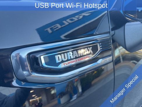 Used 2022 GMC Sierra 1500 AT4 w/ AT4 Preferred Package image 9