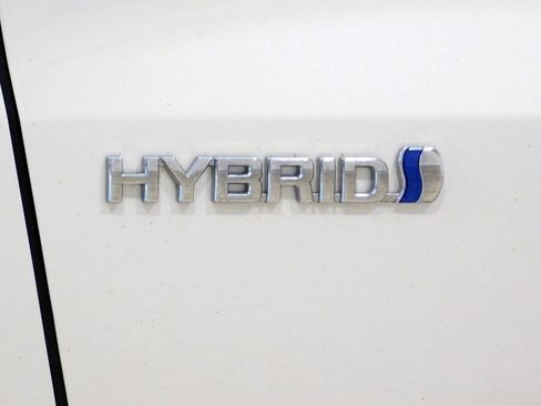 Used 2021 Toyota Sienna XLE image 9