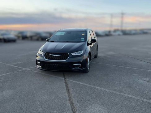 New 2026 Chrysler Pacifica Select image 3