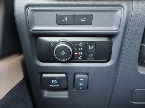 Used 2024 Ford Expedition Limited image 19