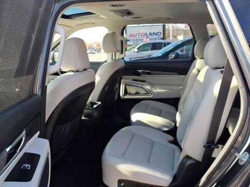 Used 2020 Kia Telluride EX w/ EX Premium Package image 16