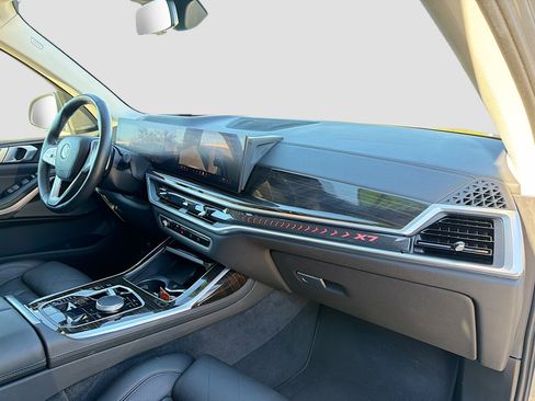 Used 2024 BMW X7 xDrive40i image 15