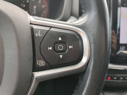 Used 2020 Volvo XC60 T6 Momentum AWD/4WD image 32