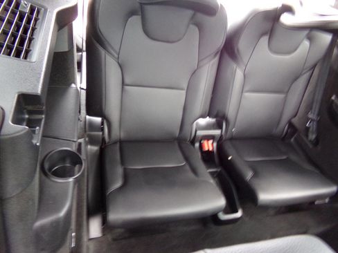 Used 2016 Volvo XC90 T6 Momentum w/ Momentum Plus Package image 23