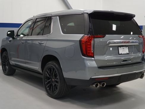 Used 2023 GMC Yukon Denali w/ Advanced Technology Package image 3