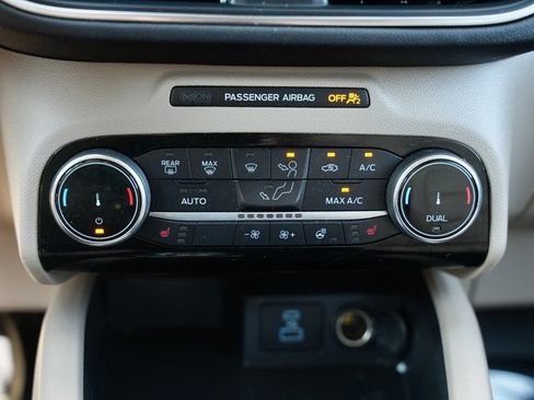 Used 2022 Ford Escape Titanium image 23