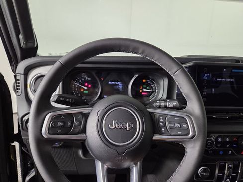 Used 2025 Jeep Wrangler Unlimited Sahara w/ Safety Group AWD/4WD image 14
