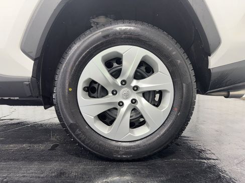 Used 2021 Toyota RAV4 LE FWD image 7