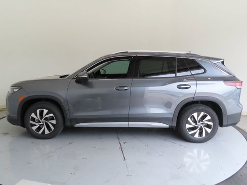 New 2025 Volkswagen Tiguan S image 8