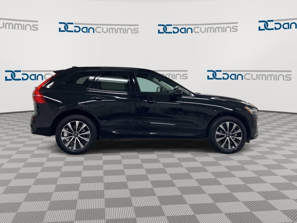 Used 2023 Volvo XC60 B5 Plus AWD/4WD image 9