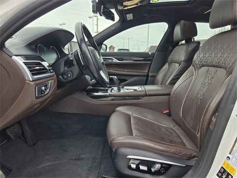 Used 2017 BMW 740i xDrive 740i xDrive image 4