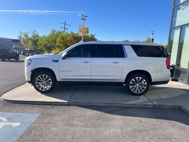 Used 2021 GMC Yukon XL Denali w/ Denali Ultimate Package AWD/4WD image 4