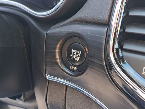 Used 2019 Jeep Grand Cherokee Limited image 12