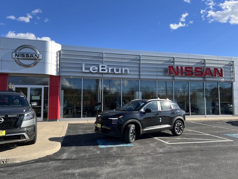 New 2025 Nissan Kicks SV image 1