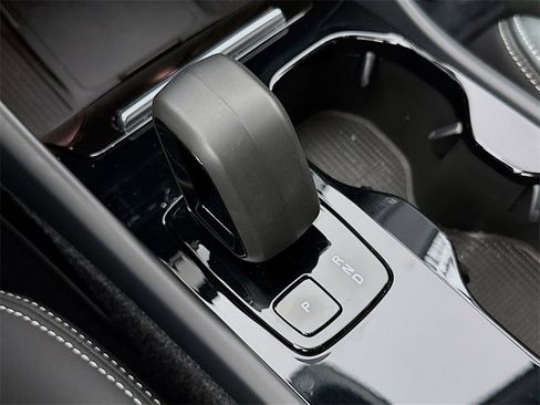 Certified 2024 Volvo XC40 Recharge Plus w/ Protection Package Premier image 17