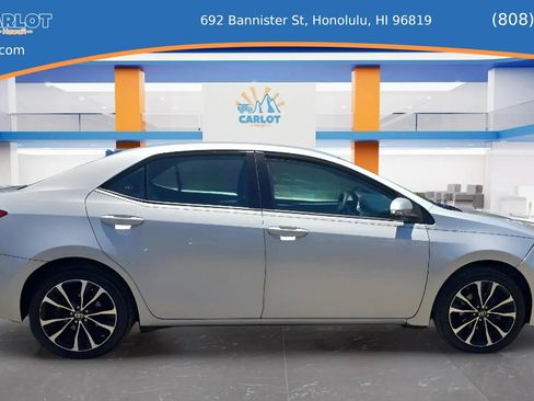 Used 2017 Toyota Corolla SE FWD image 3