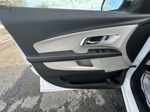 Used 2017 Chevrolet Equinox Premier w/ Enhanced Convenience Package image 23