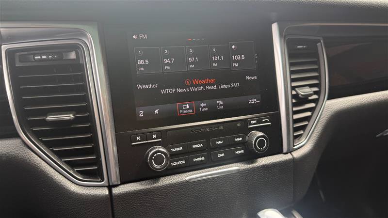 Used 2018 Porsche Macan AWD/4WD image 29