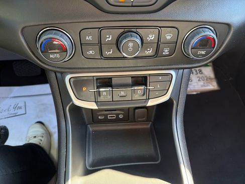 Used 2024 GMC Terrain SLT AWD/4WD image 20