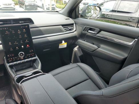 New 2027 GMC Terrain Elevation w/ Elevation Premium Package FWD image 18