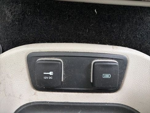 Used 2017 Chrysler Pacifica Limited image 42