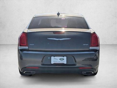 Used 2019 Chrysler 300 Limited image 6