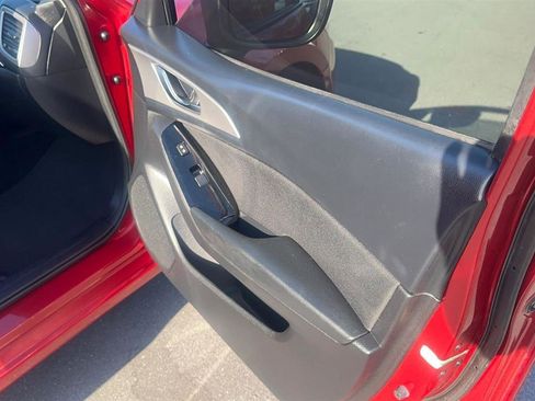 Used 2018 MAZDA MAZDA3 Sport FWD image 27