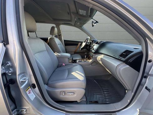 Used 2010 Toyota Highlander Limited image 41