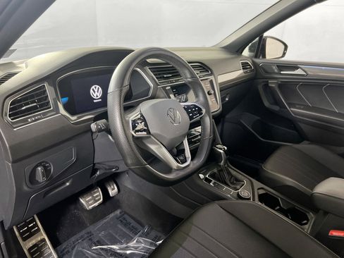Used 2022 Volkswagen Tiguan SE R-Line image 9