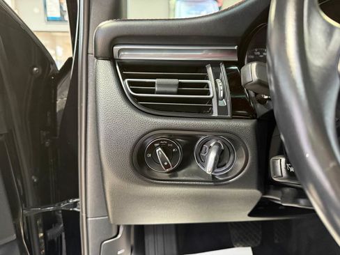 Used 2023 Porsche Macan AWD/4WD image 34
