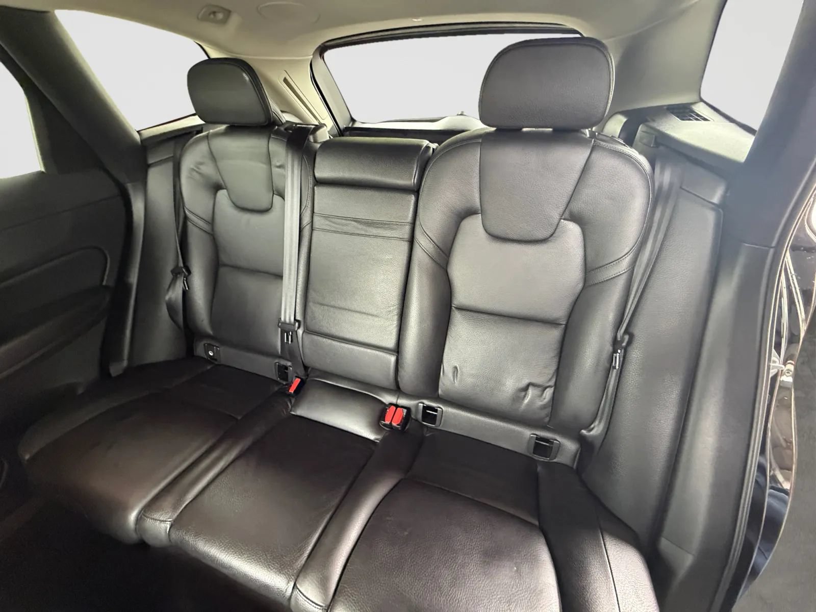 Used 2021 Volvo XC60 T5 Momentum w/ Protection Package Premier AWD/4WD image 15