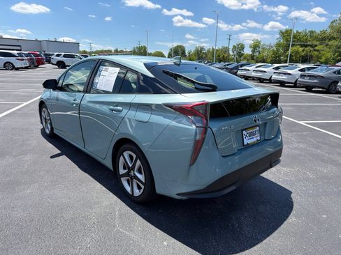Used 2017 Toyota Prius Three Touring w/ Carpet Mat Package FWD image 6