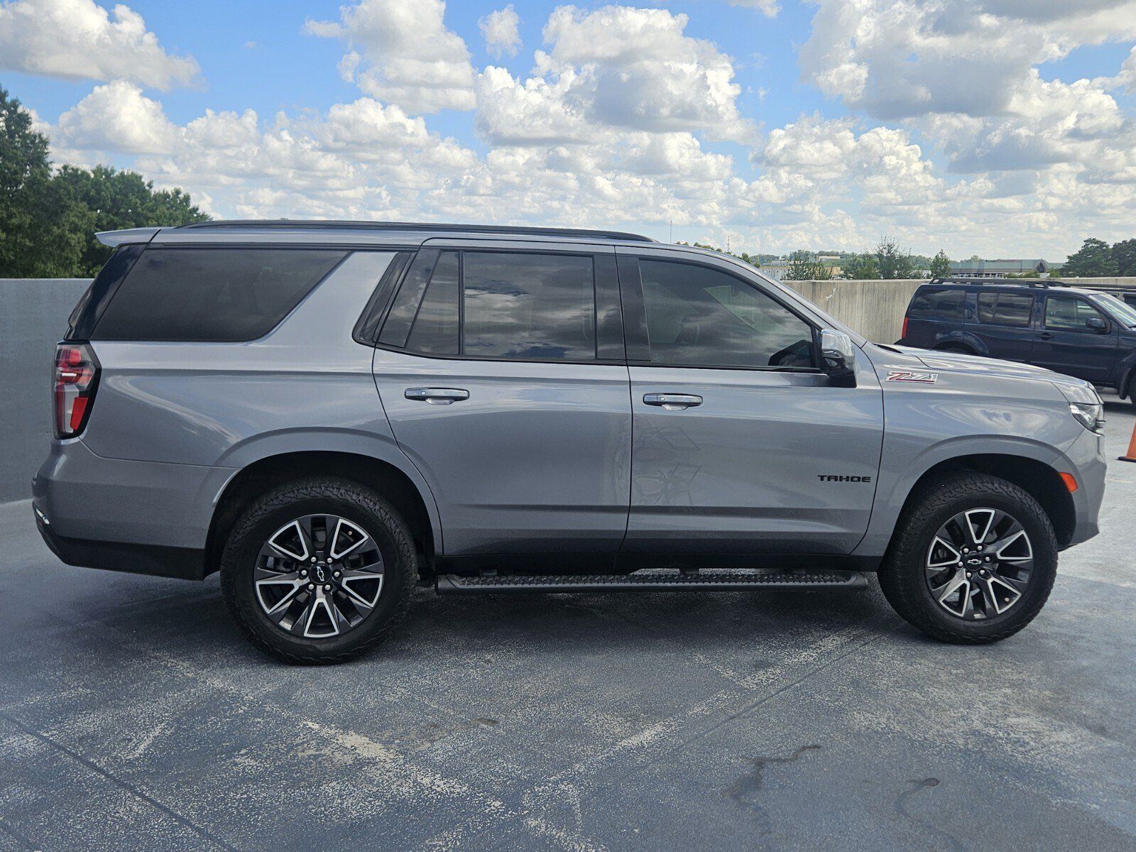 Used 2022 Chevrolet Tahoe Z71 w/ Luxury Package AWD/4WD image 6