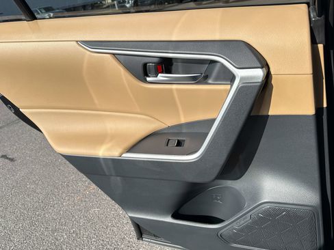 Used 2025 Toyota RAV4 XLE image 16