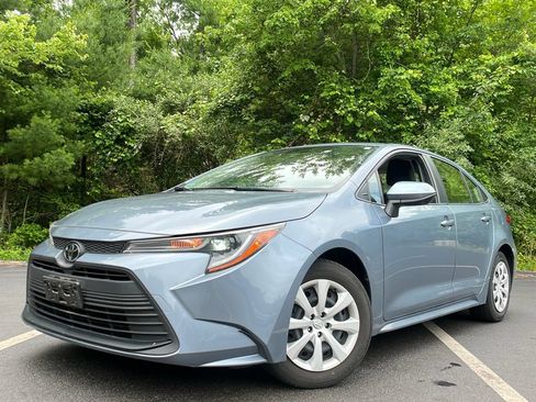 Used 2023 Toyota Corolla LE FWD image 1