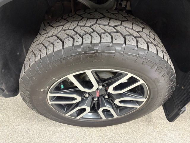 Used 2025 GMC Sierra 1500 AT4 w/ Technology Package AWD/4WD image 13