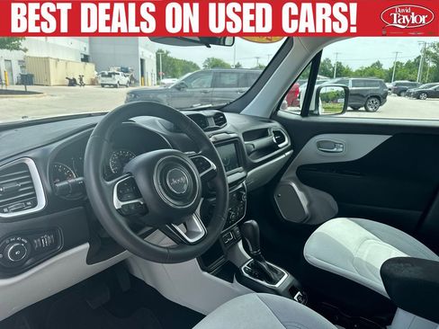 Used 2018 Jeep Renegade Latitude w/ Safety & Security Group FWD image 12