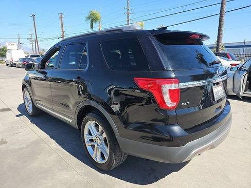 Used 2017 Ford Explorer XLT w/ Equipment Group 202A FWD image 4