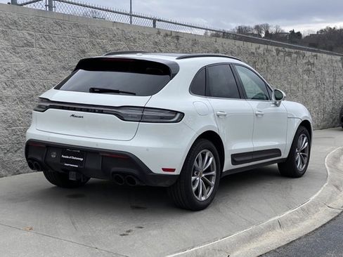 Certified 2024 Porsche Macan image 4