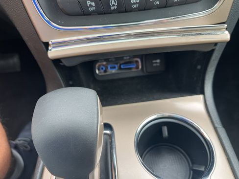 Used 2016 Jeep Grand Cherokee Limited 75th Anniversary AWD/4WD image 26