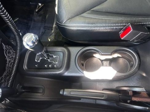 Used 2016 Jeep Wrangler Unlimited Rubicon AWD/4WD image 29