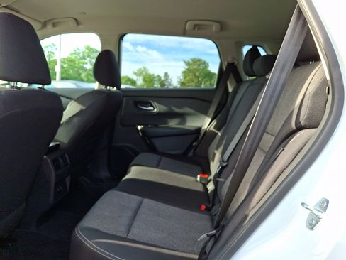 Used 2024 Nissan Rogue SV FWD image 11