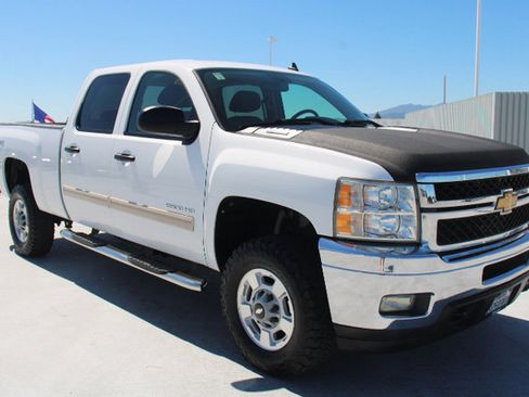 Used 2012 Chevrolet Silverado 2500 LT w/ Interior Plus Package AWD/4WD image 2