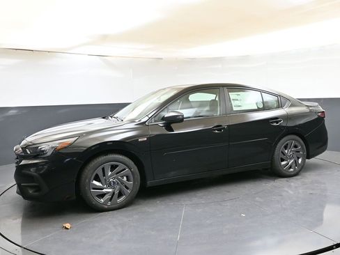 Used 2025 Subaru Legacy Sport image 2