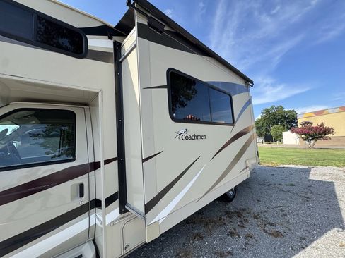 Used 2016 Ford E-450 and Econoline 450 Super Duty w/ Motorhome Prep Package RWD image 4