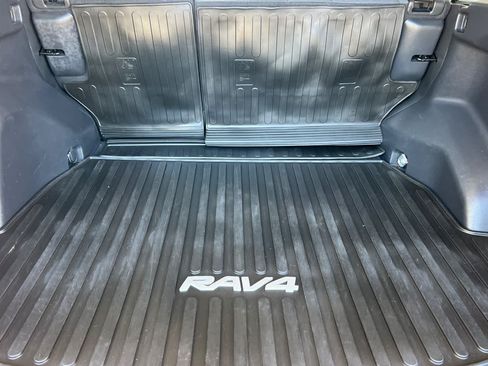 Certified 2021 Toyota RAV4 LE AWD/4WD image 15