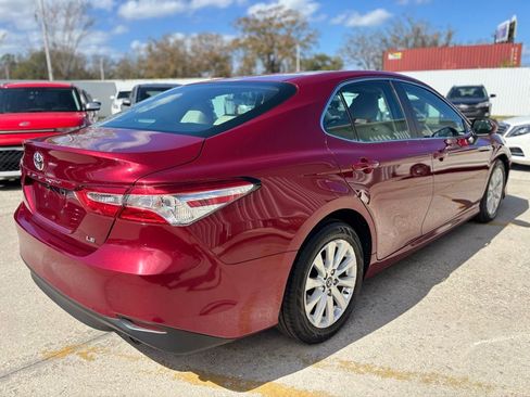 Used 2018 Toyota Camry LE image 5